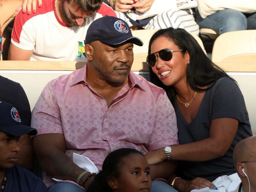 Roland-Garros, le 2 juin  : Mike Tyson et sa femme Lakiha Spicer soutiennent Serena Williams .
