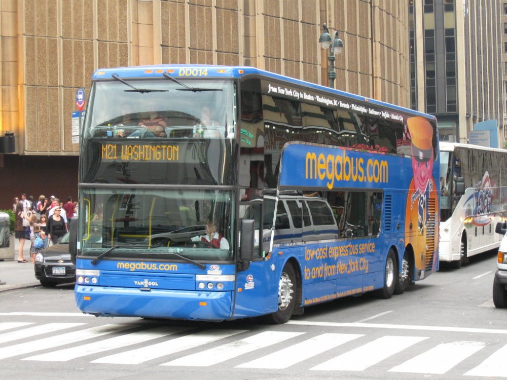 Megabus_Van_Hool_TD925_DD014_in_New_York_City.jpg