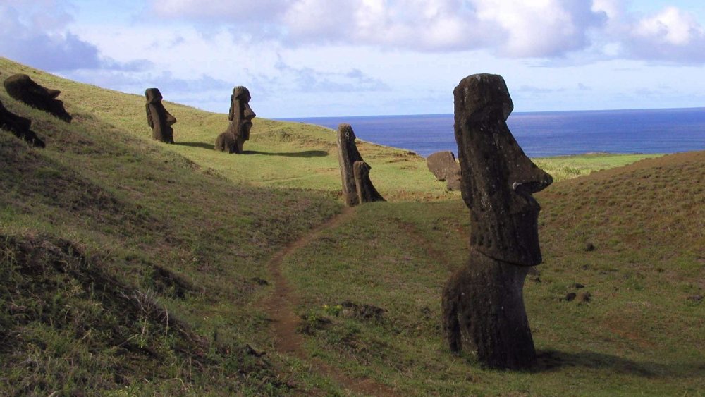 Moai-Statues-Easter-Island.jpg
