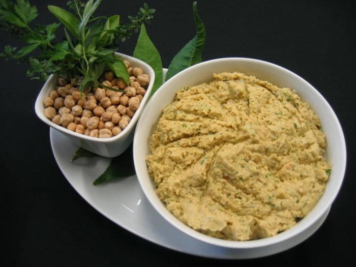 Herb-Hummus1-700x525.jpg