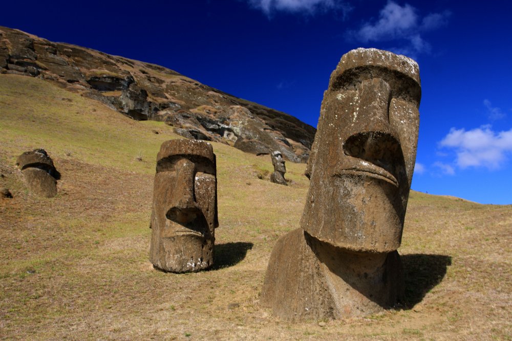 File:Moai at Rano Raraku - Easter Island (5956405378).jpg ...