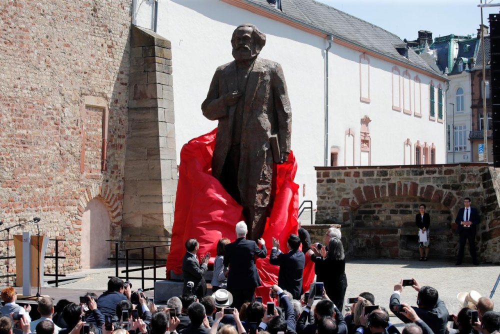 VIDEO // Statuia lui Karl Marx dezvelită în Germania a declanșat  controverse - 10TV