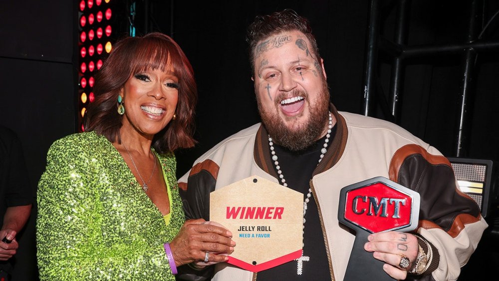Country star Kelly Roll smiles next to Gayle King