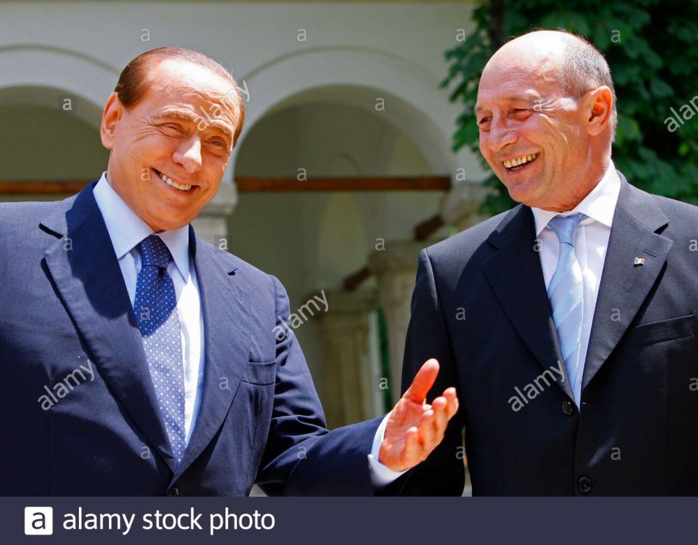 Romania&#39;s President Traian Basescu (R) listens to Italy&#39;s Prime Minister  Silvio Berlusconi at the Cotroceni presidential palace in Bucharest May 31,  2011. REUTERS/Bogdan Cristel (ROMANIA - Tags: POLITICS Stock Photo - Alamy