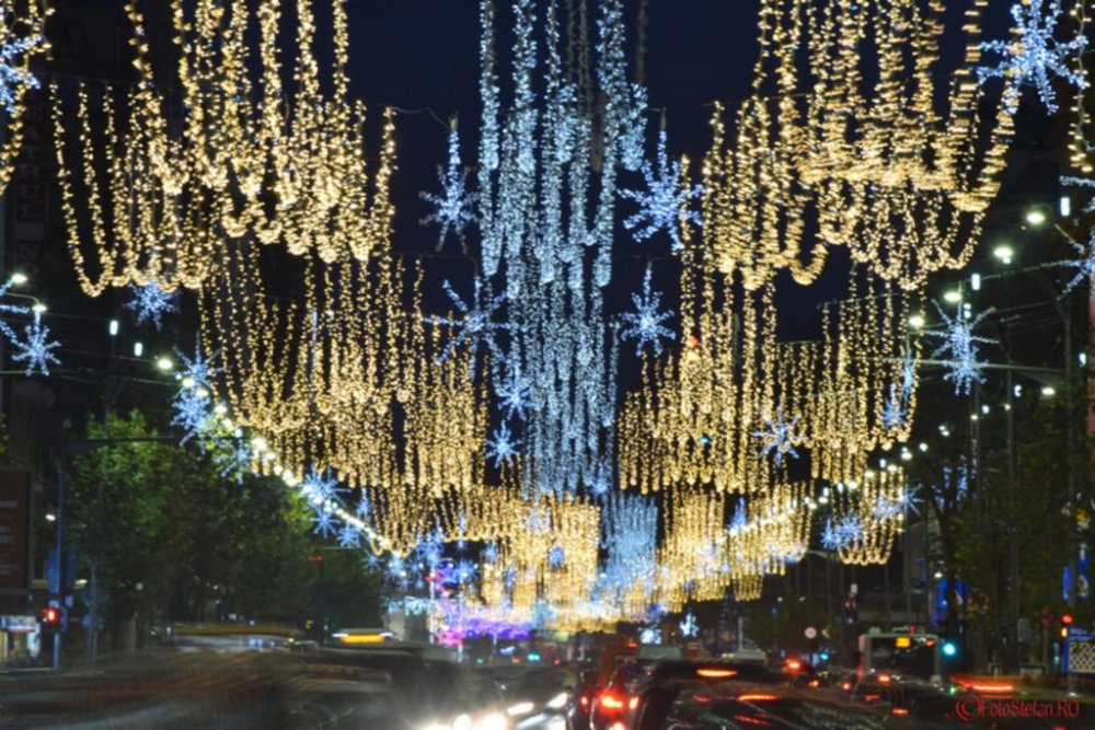 Bucurie pentru bucureșteni: luminile de Sărbători inundă bulevardele