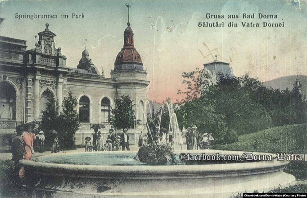&bdquo;Salutări din Vatra Dornei&rdquo; - Fântâna arteziană din Parcul Cazinoului - carte poștală, 1913, din colecția Facebook/Dorna-Watra. &nbsp;