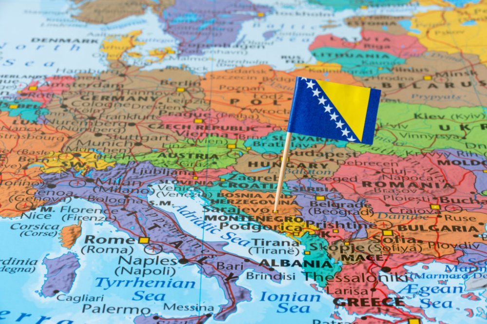Bosnia-Herţegovina a primit oficial statutul de țară candidată la UE