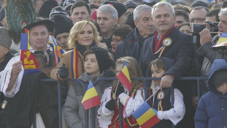 FOTO. Tăriceanu, Dragnea și Firea, în public la parada militară | Digi24