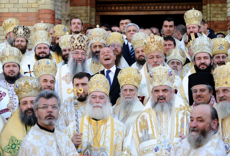 Din culisele unei fotografii. De ce râdea T. Băsescu, în 2011, în mijlocul  Sfântului Sinod | Digi24