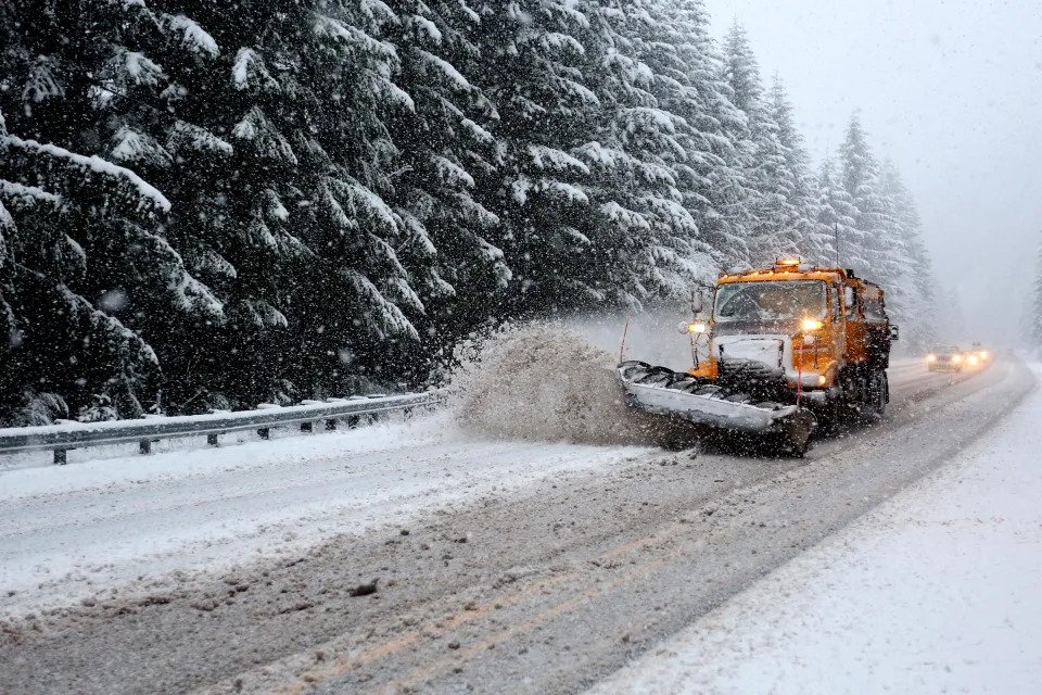 Snow is expected on Cascade Range roads this weekend and early next week.