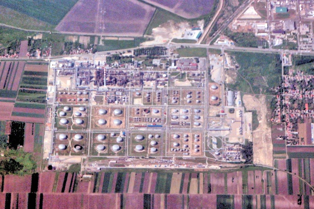 042_Pancevo_refinery%2C_Serbia.jpg