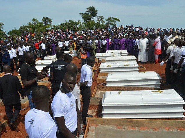 Masacrul despre care nu vorbește nimeni: 280 de creștini uciși în ultimele săptămâni de jihadiști musulmani în Nigeria. Bilanțul morților crește de la o zi la alta