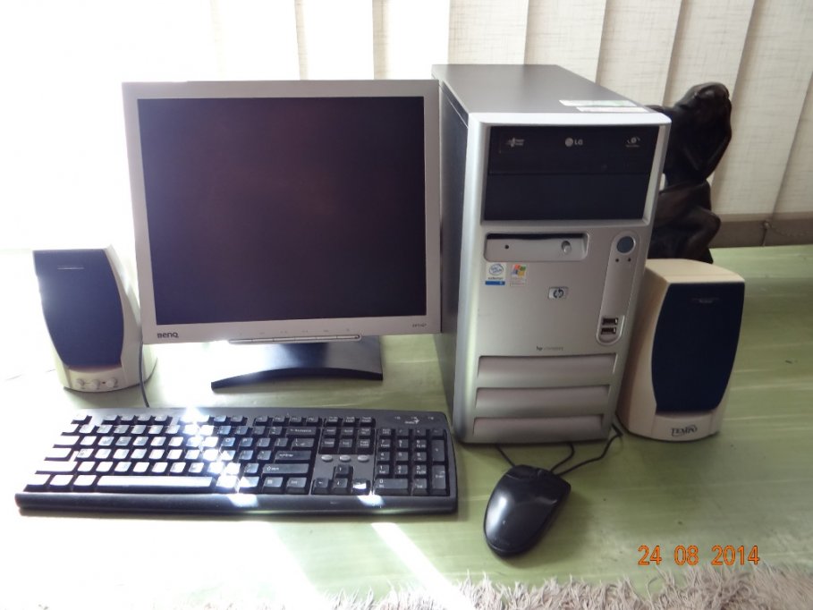 Unitate HP Compaq cu monitor Benq 17'' (44 CM)