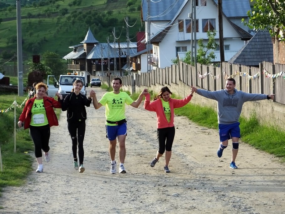 Alearga 100 de kilometri pentru a sprijini 400 de copii orfani