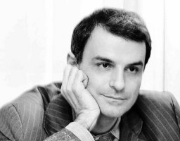 Despre Lucian Mindruta