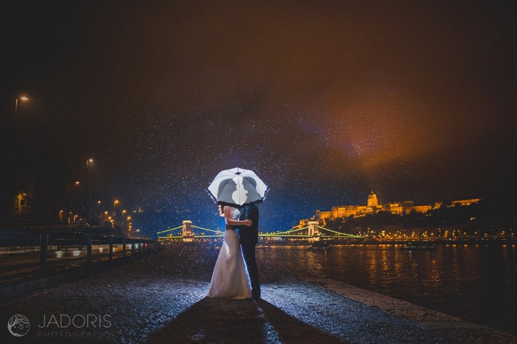 Inregistrarea evenimentelor speciale de catre un fotograf profesionist