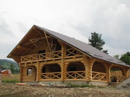 Case din Lemn - Jocul luminii si peisajul inconjurator