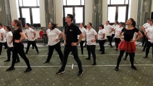 Spectacolul "Tabăra de Dans Urban" - un entuziast proiect-pilot de dans adaptat pentru persoane cu abilități diferite - a fost prezentat în deschidere