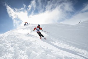 Prin nămeți de peste un metru la Red Bull Oslea Hiride