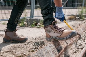 Încălțăminte de lucru și protecție pentru profesioniști