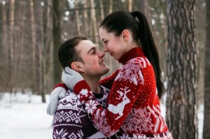 Ce pulover ii poti oferi iubitului de Craciun. Afla care sunt cele mai frumoase modele