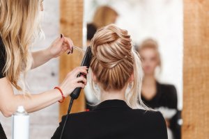 Ai un salon? Iată de unde poţi cumpăra produse la prețuri avantajoase!
