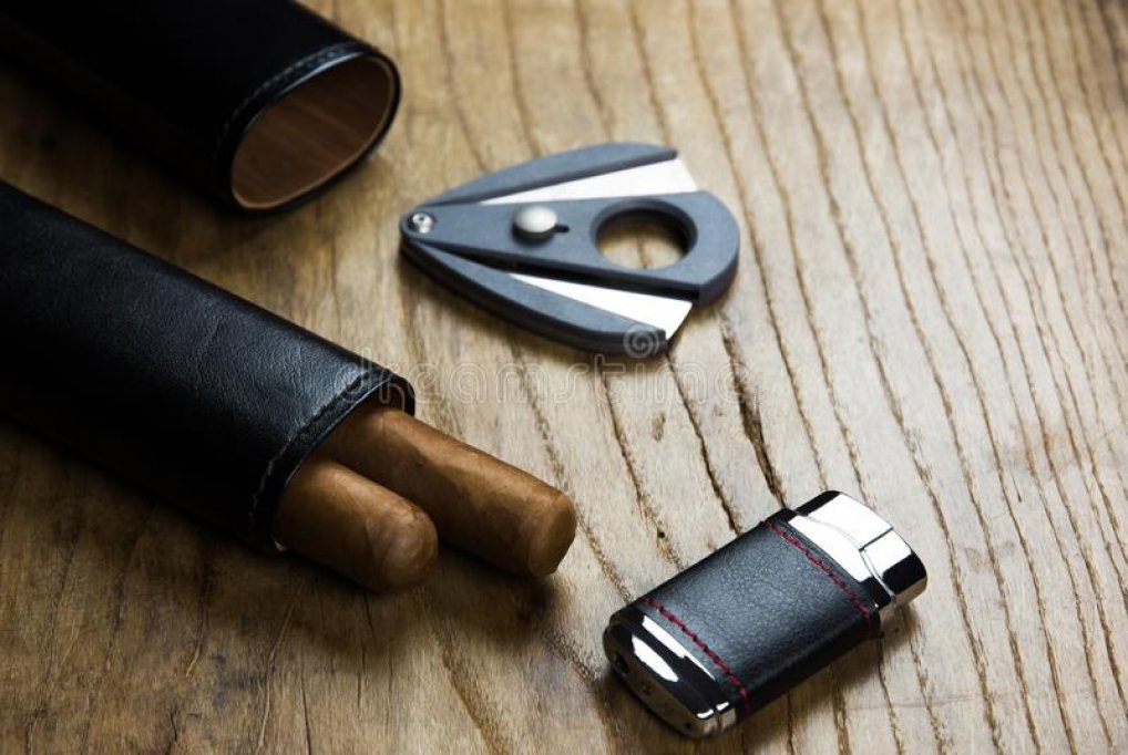 Ce accesorii pentru trabucuri nu pot lipsi din colectia unui fumator pasionat?
