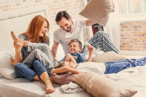 Petreci putin timp cu copilul? Iata ce activitati poti face pentru a intari legatura de familie!