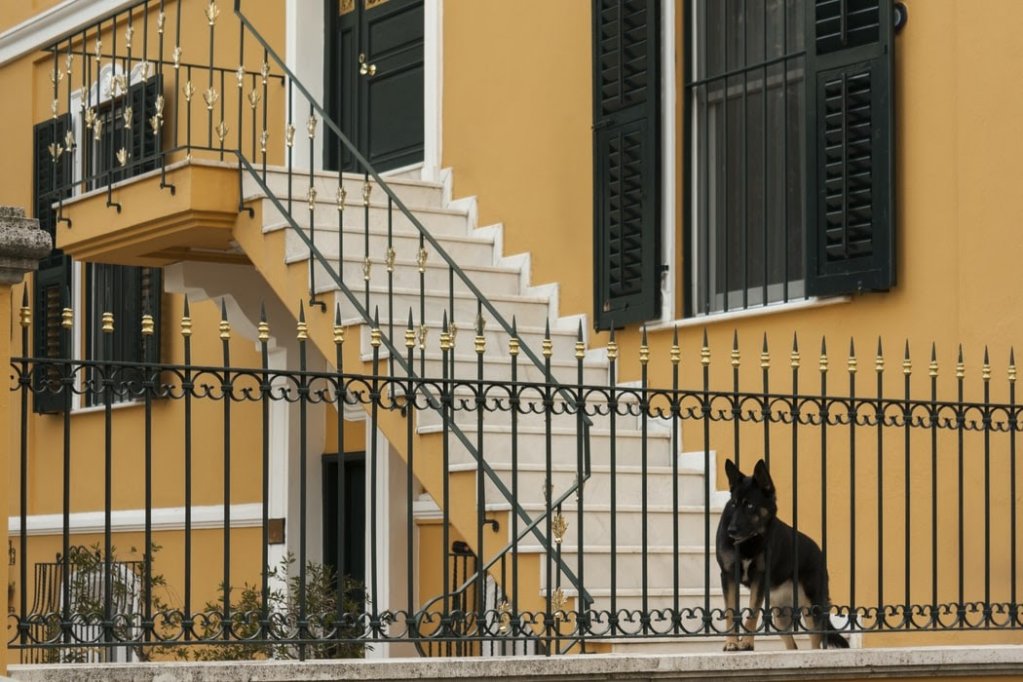 10 moduri simple de-a-ți proteja casa de răuvoitori