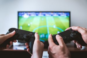 Cea mai bună experiență de gaming: Consolă sau PC?