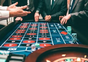 Cele mai tari jocuri de cazino: Sloturi, ruletă și blackjack