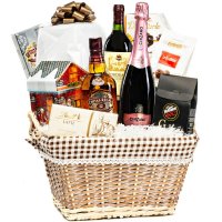 Coșuri cadou de Crăciun - variante gourmet, exclusiviste, cu produse premium