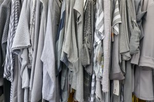 Scapă de dezordine! Află cum să-ți organizezi mai bine hainele