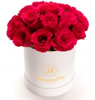 Vrei să dăruiești flori într-o manieră originală și elegantă? Alege unele dintre aceste flori în cutii!
