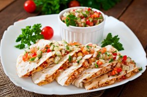 Cum faci acasă quesadilla de pui: Rețeta simplă pe care o poți încerca și tu