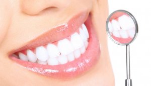 Metode eficiente prin care putem mentine culoarea naturala a dintilor mai mult timp