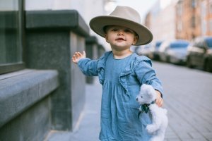 5 lucruri de care să ții cont când cumperi haine pentru copilul tău