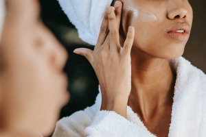 Scapă de pielea uscată cu sfaturile dermatologilor