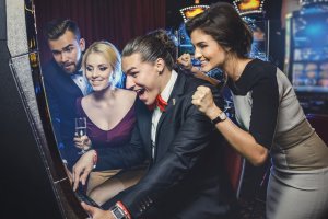 Cum să îți crești șansele de câștig într-un cazinou online