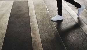 Încălțămintea casual, cea mai bună prietenă a unui bărbat activ
