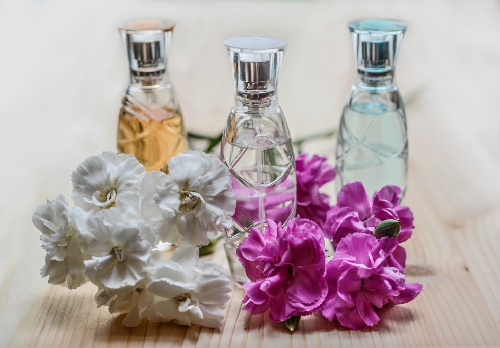 Parfumierii dezvaluie ce spune parfumul-semnatura despre tine