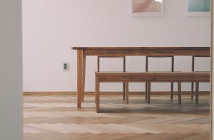 Care sunt avantajele parchetului stratificat?