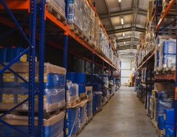 Depoziteaza marfa in rafturi de calitate de la storeexpert.ro