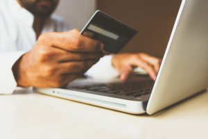 Cum îți deschizi un magazin în mediul online?