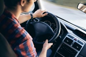 Apelati la scoala de soferi BUZZ Auto Bucuresti si astfel veti deveni soferi responsabili!