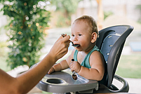 Diversificarea alimentației bebelușului. Sfaturi și produse recomandate