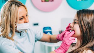 Cum alegi clinica stomatologică potrivită pentru tine și familia ta?