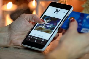 3 idei să îmbunătățești experiența clienților în magazinul online în 2022