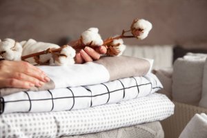 Sute de modele de lenjerii de pat din bumbac 100%, acum în oferte speciale!