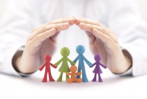 Cum alegem o asigurare de viață cu economisire pentru tine și copilul tău